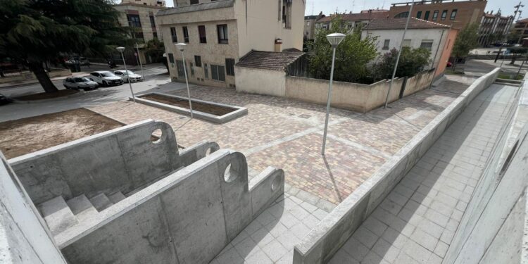 La calle Sur luce nueva imagen y completa la renovación del centro urbano de Carbajosa