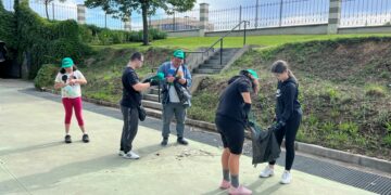 Jornada de voluntariado ambiental para retirar los residuos de la Vía Verde de Carbajosa