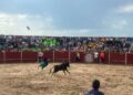 La afición de Doñinos llena la plaza de toros para divertirse con el gran prix de peñas y las vaquillas