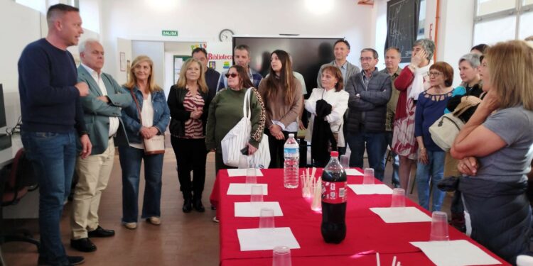 Más de un centenar de alumnos del Centro de Adultos de Santa Marta intercambian y comparten conocimientos