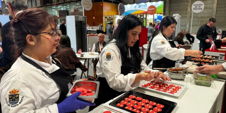 La Escuela de Hostelería de Santa Marta brilla en el Salón Gourmets con un menú que ensalza los productos salmantinos