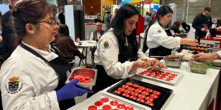 La Escuela de Hostelería de Santa Marta brilla en el Salón Gourmets con un menú que ensalza los productos salmantinos