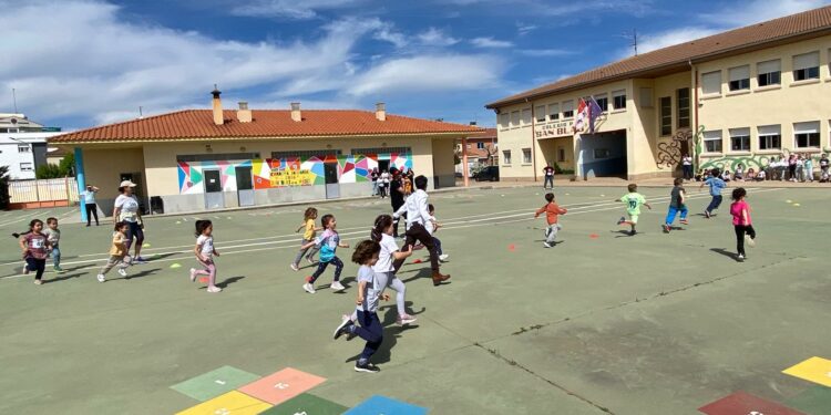 Doscientos escolares del colegio San Blas corren a favor de las personas vulnerables