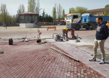 Santa Marta acondiciona la entrada al pabellón ‘Fay’ y amplía la plaza Tierno Galván en 300 metros