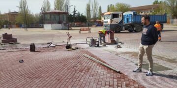 Santa Marta acondiciona la entrada al pabellón ‘Fay’ y amplía la plaza Tierno Galván en 300 metros