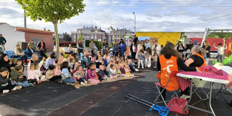 La inauguración del Punto de Lectura convierte a la plaza Tierno Galván en nuevo espacio cultural para celebrar el Día del Libro