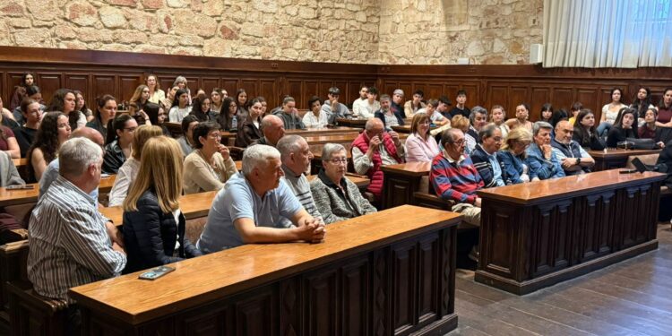 Mayores de Santa Marta y jóvenes universitarios de la USAL trabajan para evitar la soledad no deseada