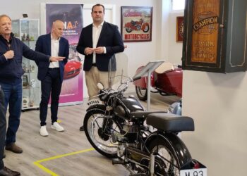 El programa ‘Dinamiza Joven’ enseñará a los jóvenes salmantinos el Museo de la Moto y la Ruta de los Murales de Santa Marta