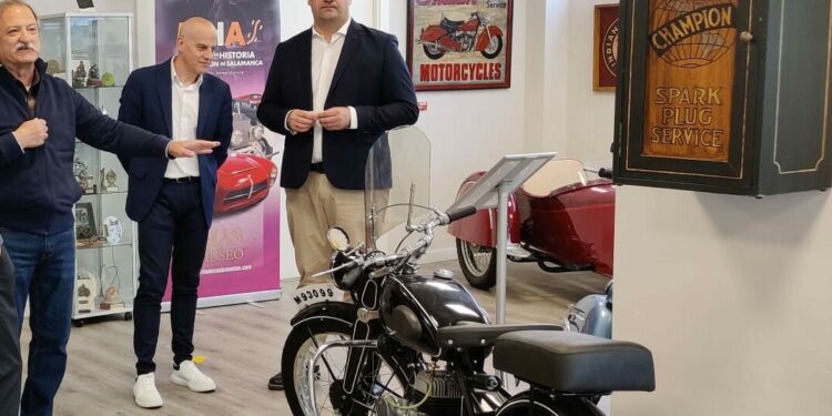 El programa ‘Dinamiza Joven’ enseñará a los jóvenes salmantinos el Museo de la Moto y la Ruta de los Murales de Santa Marta