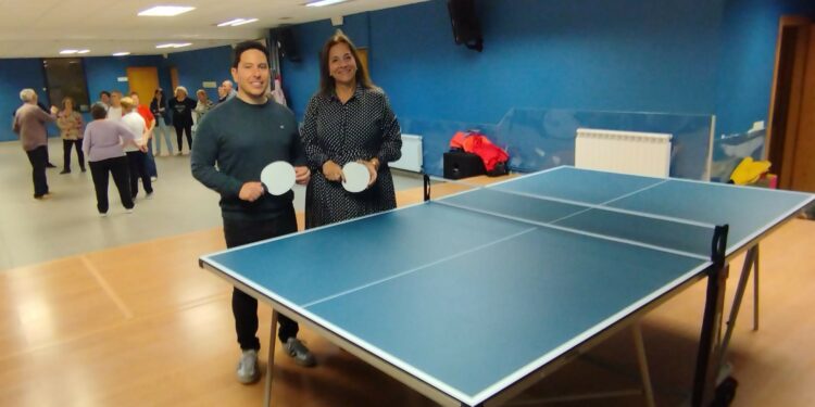 Santa Marta amplía la oferta deportiva y de ocio para los mayores con tenis de mesa