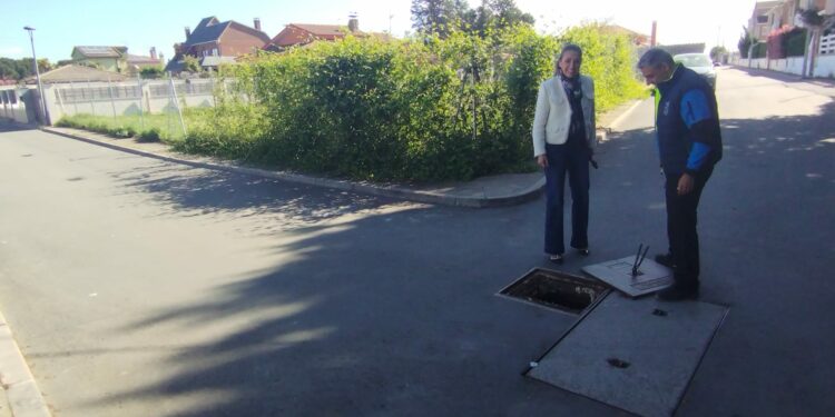 Santa Marta repara el bombeo de aguas residuales e instala un colector nuevo en la urbanización Los Sauces