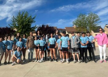 Niños y jóvenes de Villamayor viven una jornada deportiva y de convivencia en el Día de la Educación Física en la Calle
