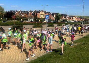 Las familias de Villamayor disfrutan de una mañana solidaria en la Marcha del Agua de Unicef