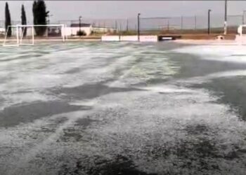 Villamayor y Villares sorprendidos por la intensa granizada y una gran balsa de agua en el polígono