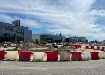 Las tres nuevas rotondas que regularán el tráfico en el polígono industrial de Villares ya están en marcha, con una inversión que supera los 600.000€