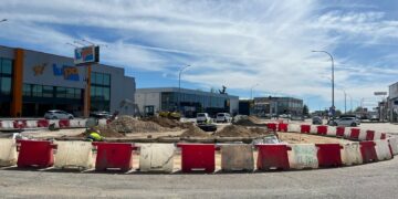 Las tres nuevas rotondas que regularán el tráfico en el polígono industrial de Villares ya están en marcha, con una inversión que supera los 600.000€