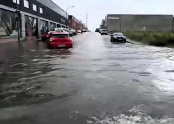 Villamayor y Villares sorprendidos por la intensa granizada y una gran balsa de agua en el polígono