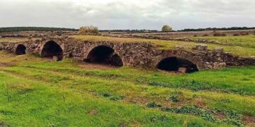 Carrascal de Barregas solicita la declaración de Bien de Interés Cultural para el puente de la Valmuza