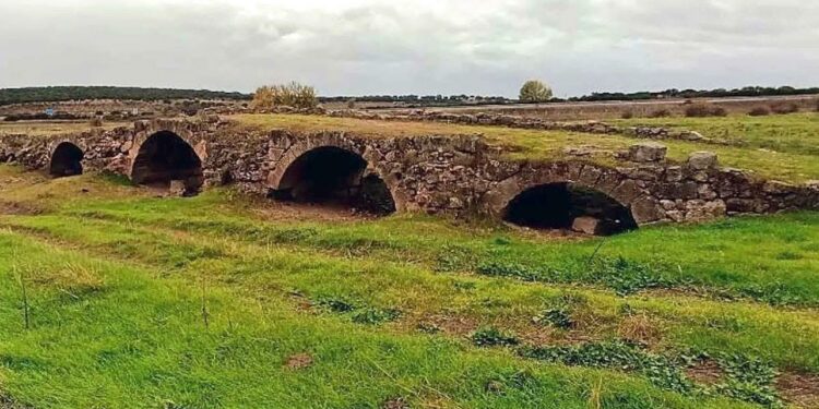 Carrascal de Barregas solicita la declaración de Bien de Interés Cultural para el puente de la Valmuza