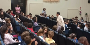 Los alumnos de los colegios Miguel Hernández y Martín Gaite disfrutan del teatro de los Circuitos Escénicos