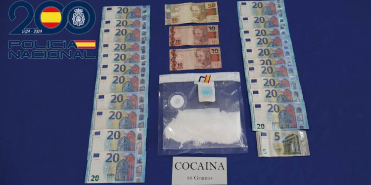 Detenida una mujer en la estación de autobuses que transportaba 88 gramos de cocaína en la maleta