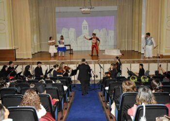 Los escolares del municipio participan en el espectáculo ‘El elixir de amor’ del proyeco ‘Ópera Kids’