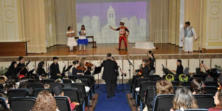 Los escolares de Santa Marta participan en el espectáculo ‘El elixir de amor’ del proyeco ‘Ópera Kids’