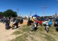 La batucada y la V concentración de vehículos clásicos completan la mañana festiva en Villamayor