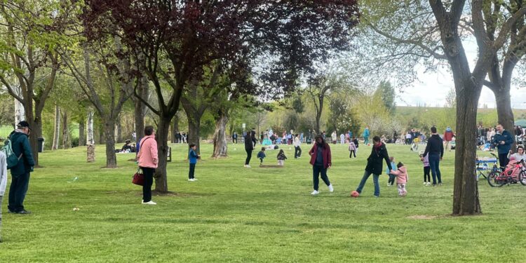 Carbajosa celebra el ‘Spring Day’ con hinchables, música y comida y bingo solidarios a favor de la AECC