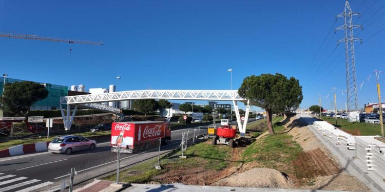 Nuevos cortes de tráfico nocturnos en la SA-20 por los últimos trabajos en la pasarela peatonal