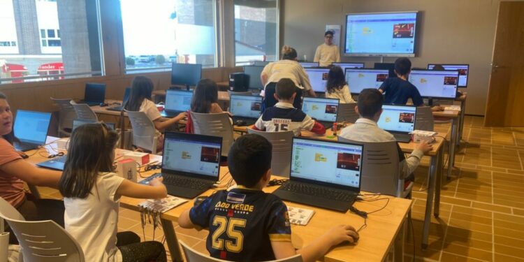 Aventura y tecnología se fusionan este verano en el campamento digital de Carbajosa