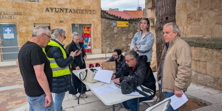 La Plataforma Stop Biogás Castellanos de Villiquera recoge firmas para solicitar un pleno monográfico sobre la planta que se proyecta en el municipio