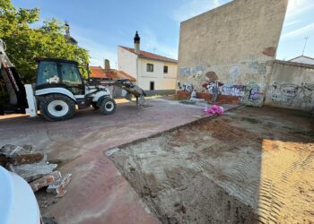 Doñinos inicia la rehabilitación del frontón viejo para convertirlo en un teatro al aire libre