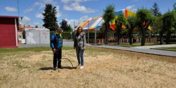 Santa Marta inicia la recuperación de la zona recreativa junto a las piscinas de Valdelagua con la instalación de riego y sombras