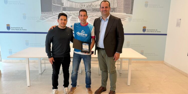 Santa Marta reconoce la trayectoria deportiva y solidaria del atleta local Daniel García Mata
