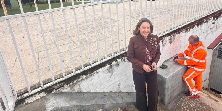 Santa Marta renueva el cuadro eléctrico de la piscina climatizada para mejorar las instalaciones
