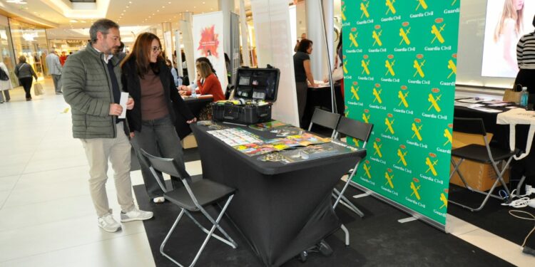 Santa Marta conoce las ofertas y espacios formativos que ofrece hoy la 4ª Feria de Empleo