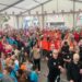 La alegría, el buen humor y el colorido de las peñas inician a lo grande las Fiestas de Villamayor