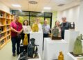 El taller de cerámica de Villamayor rinde homenaje al escultor salmantino Agustín Casillas