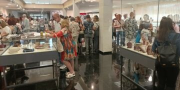 Villares inaugura la exposición con los trabajos de los 420 alumnos de los cursos municipales de Cultura