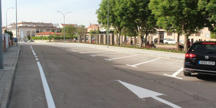 Villares completa la reordenación del tráfico en el casco urbano y crea 24 nuevos aparcamientos