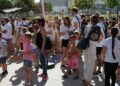 La plaza Mayalde se convierte en una fiesta de música, agua, espuma y color
