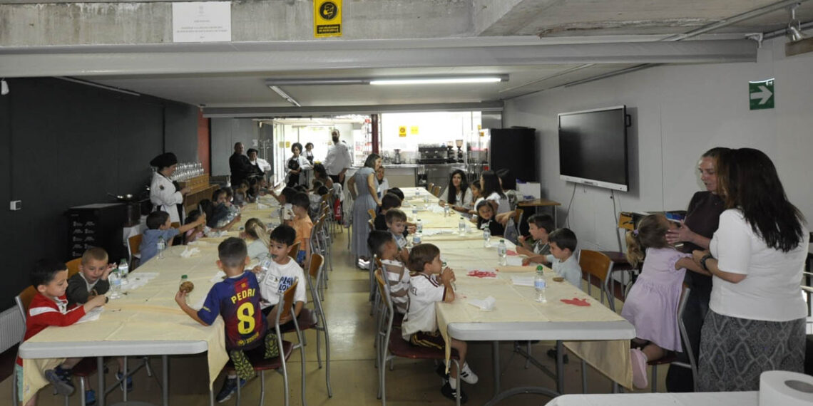 Los escolares de Santa Marta aprenden a elaborar desayunos saludables y divertidos en la Escuela de Hostelería