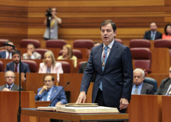 Alfonso Fernández Mañueco asume su tercer mandato en la Junta «con ilusión, responsabilidad y hechos»