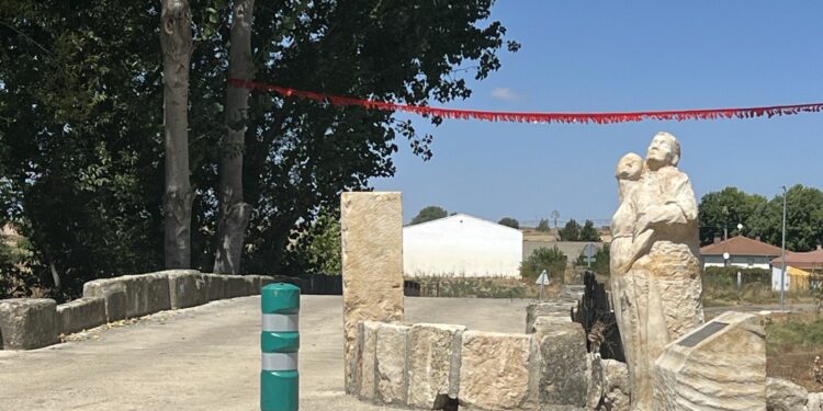 Villamayor denuncia el robo de la escultura situada a la entrada de Mozodiel, símbolo de la unión de la pedanía con el municipio
