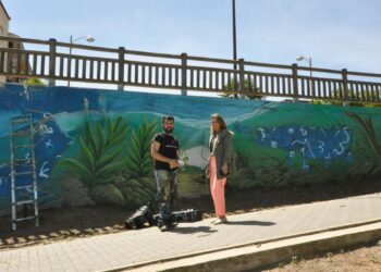 La flora y fauna del río Tormes protagonizan el nuevo mural ‘El latir del Tormes’ de Rober Bece