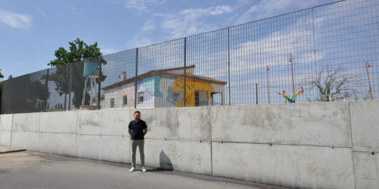 Inversión de 15.500 euros para la construcción de uno de los muros del Área Joven