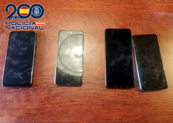 Detenido un hombre por robar cuatro teléfonos móviles en una carnicería de la Rúa