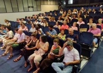 La academia de teatro La Troyana representa ‘Ratones’ en el auditorio Enrique de Sena