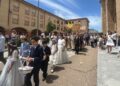 Villares se engalana para celebrar una emotiva procesión del Santísimo